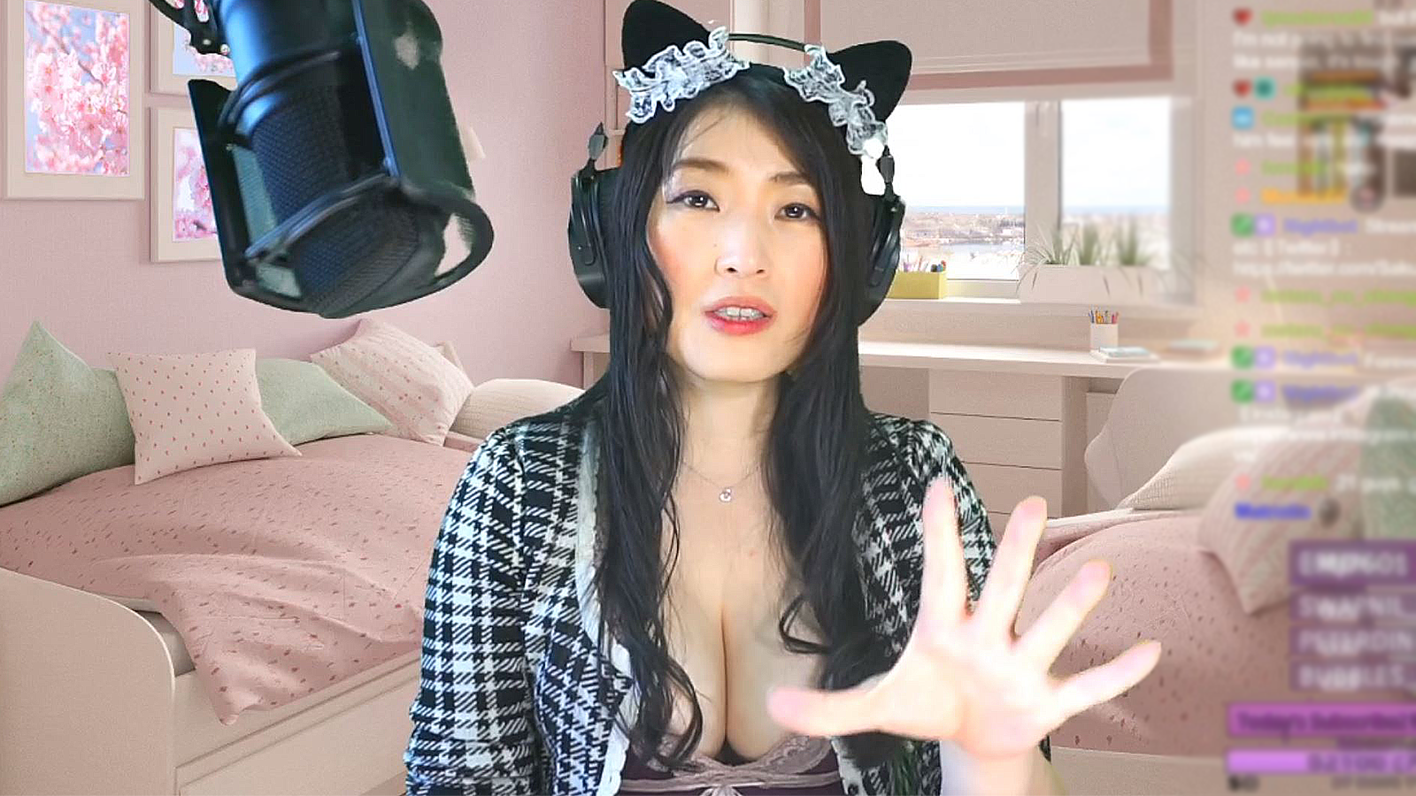 Big Boob Streamers