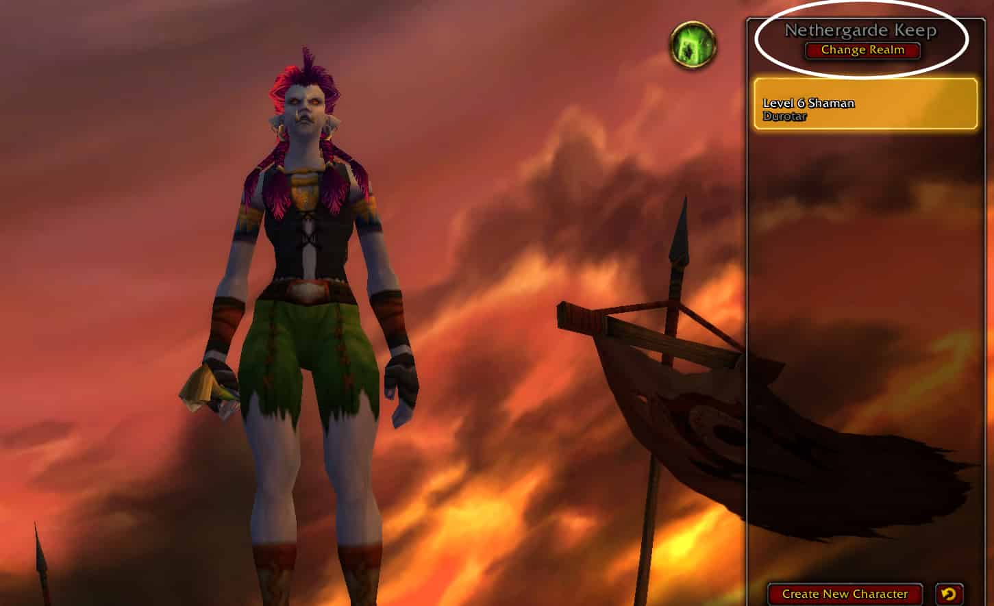 Un troll șaman în ecranul de selectare a personajelor WOW Classic, care arată butonul serverului