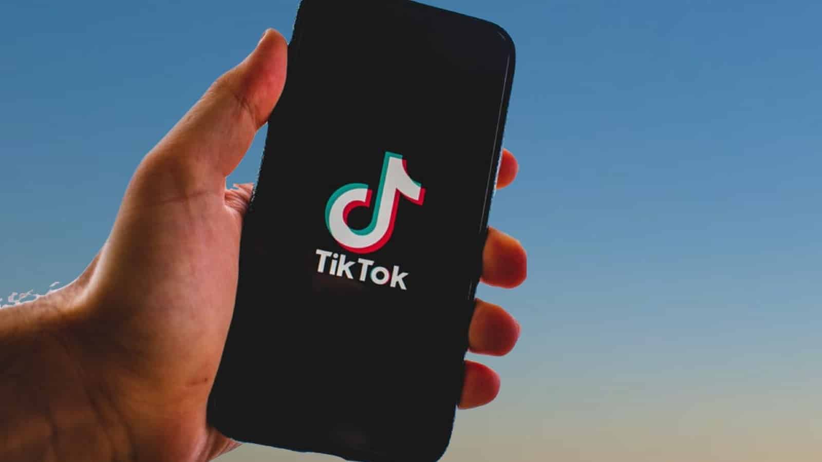 Почему TikTok показывает одни и те же видео? Как решить проблему