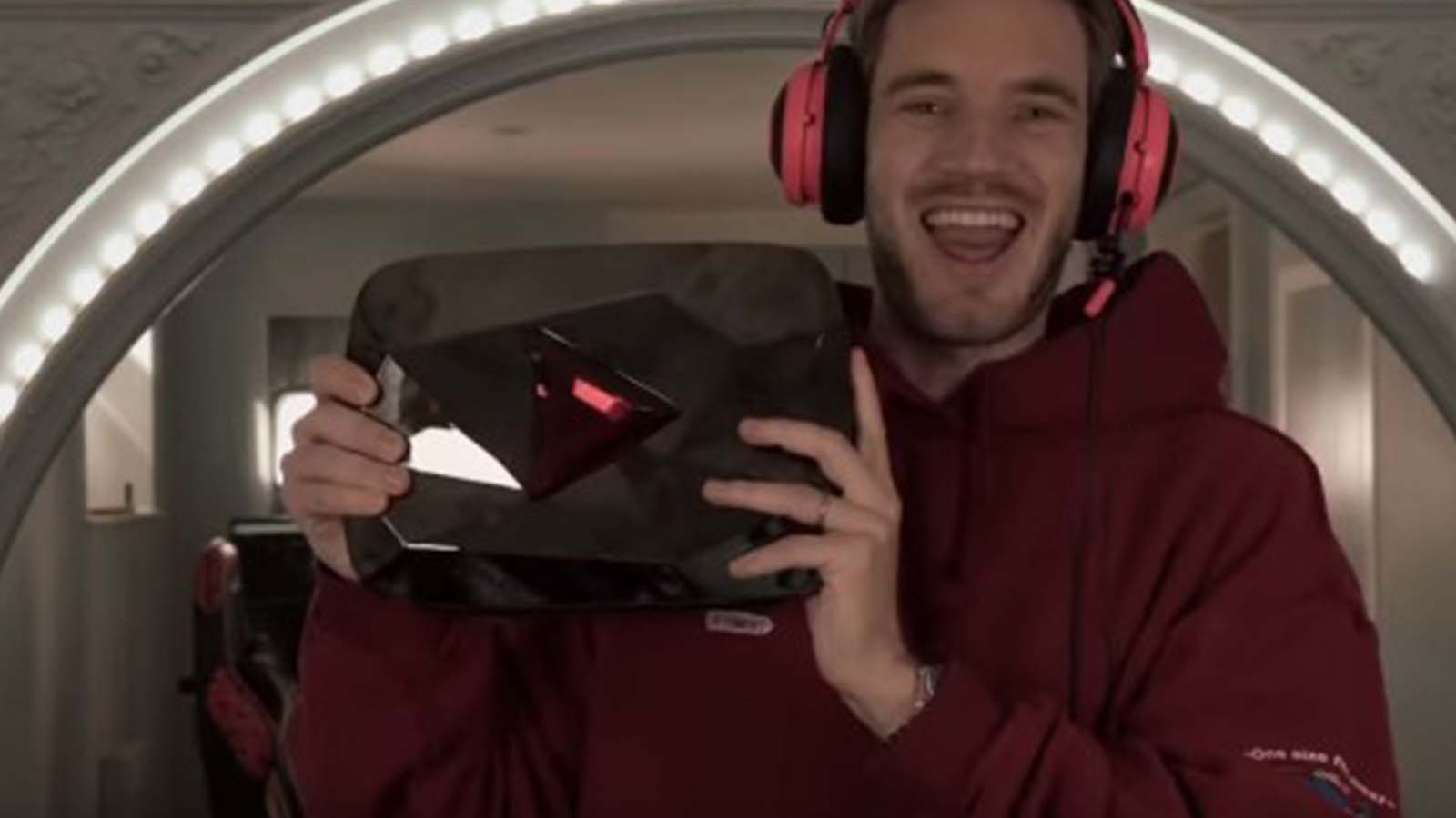 Pewdiepie Explains Why He Gave Away His Diamond Youtube Play Button To A Fan Dexerto