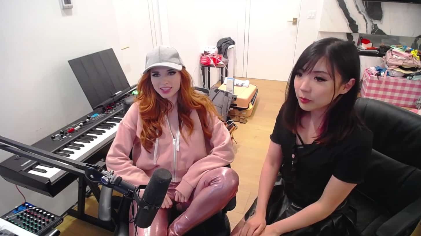 kiwi At tilpasse sig protest Amouranth gives LilyPichu a makeover, leaving Twitch chat stunned - Dexerto