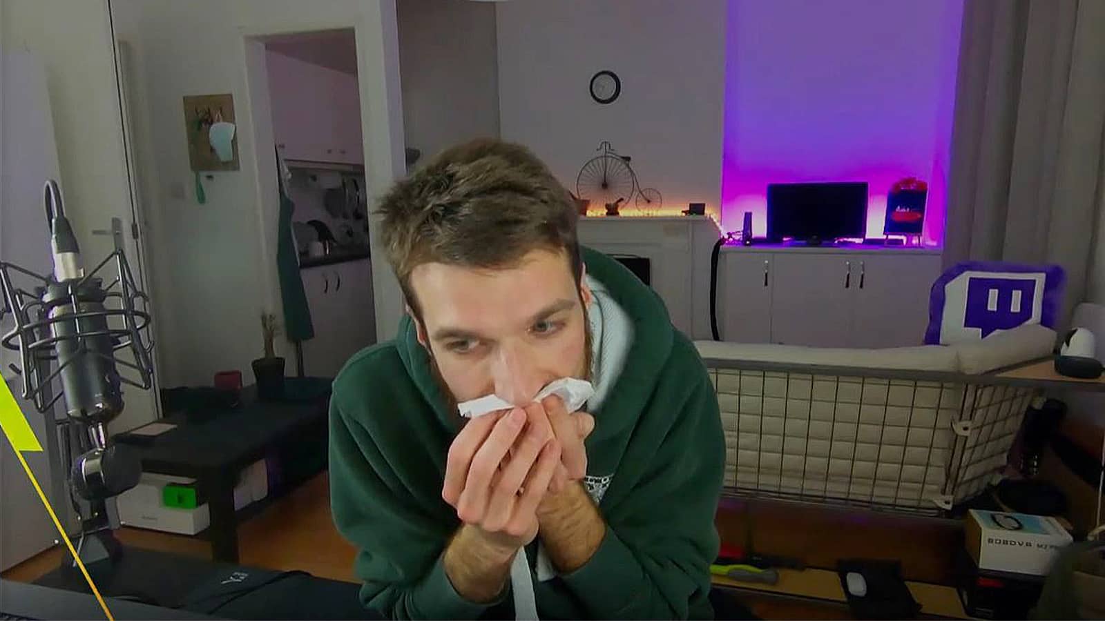 Twitch streamer ends VR accident: “I broke my mouth” -