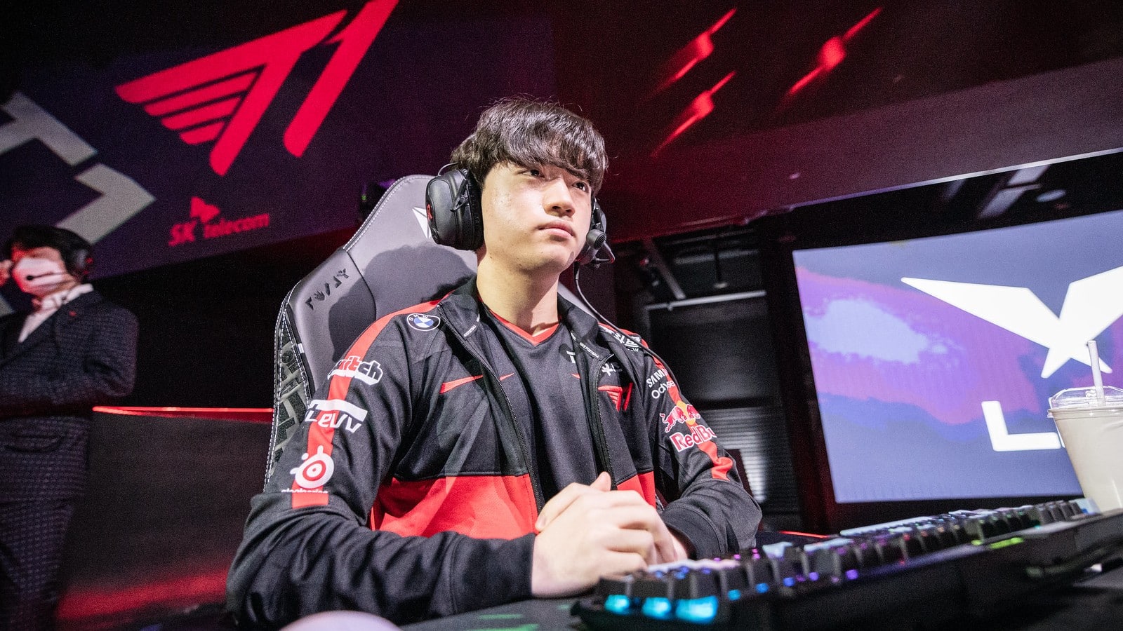 T1 LoL star Keria dealing with eye problem shortly before MSI 2023 – Egaxo