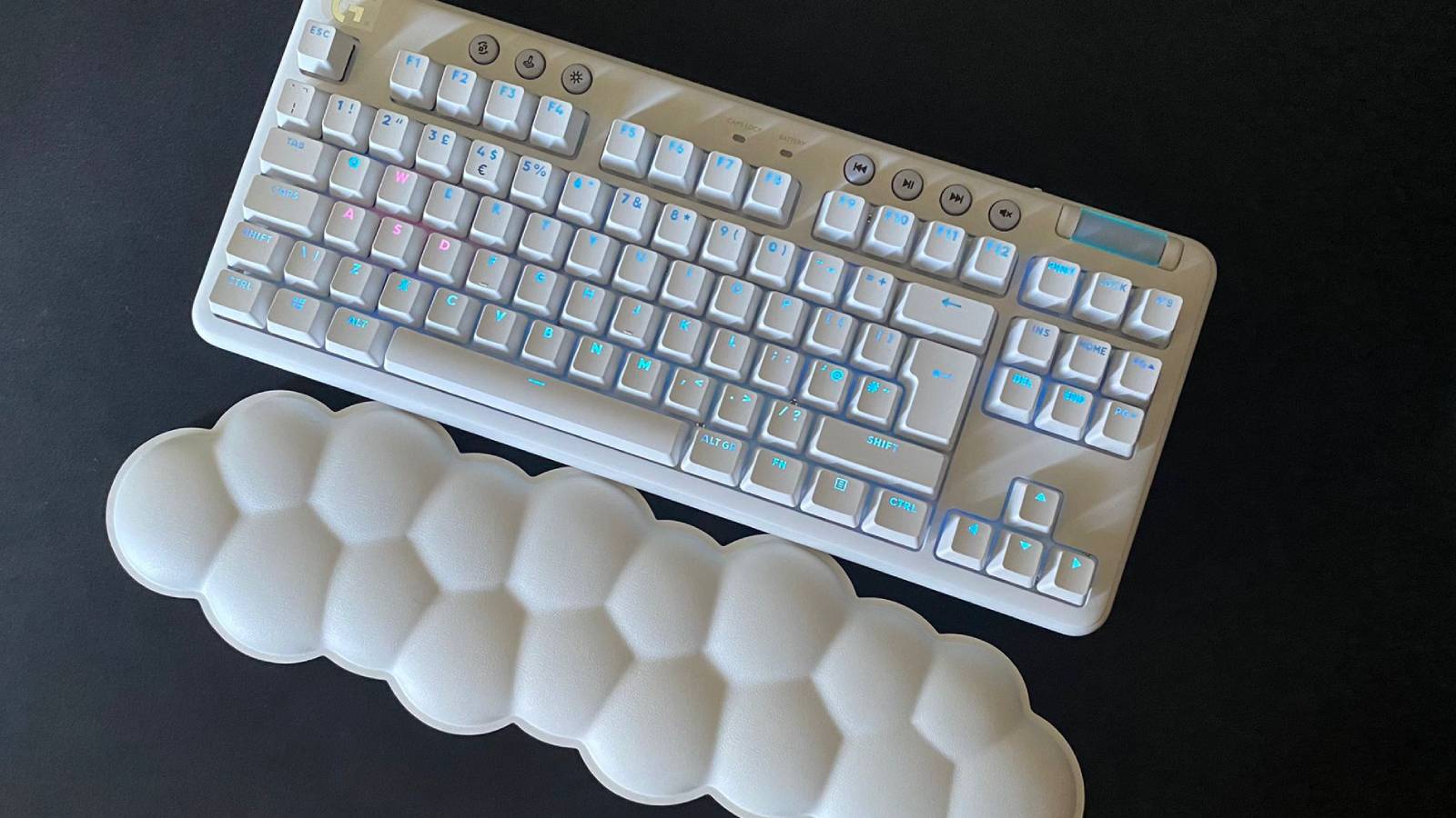 Logitech Aurora G715 Clicky Wireless Keyboard in White