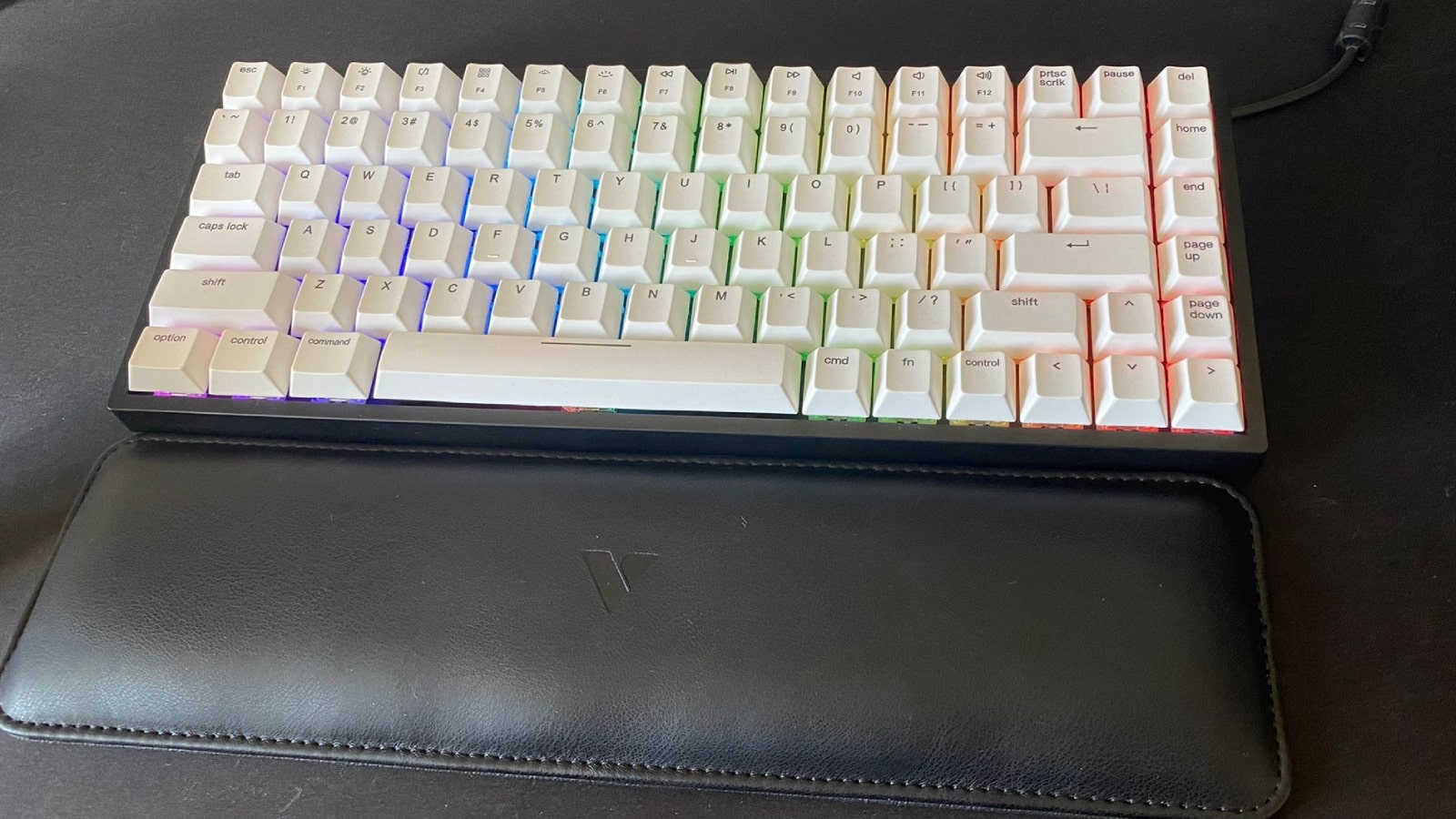 Vissles V84 mechanical keyboard review: Simple, but functional 