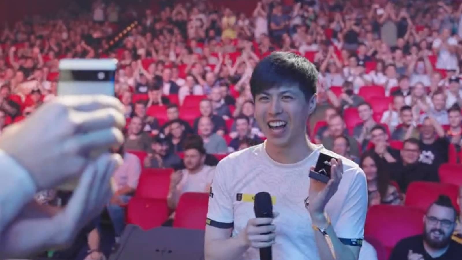 MNM Gaming CEO proposes to girlfriend through FaceTime on stage at Six Major – Dexerto