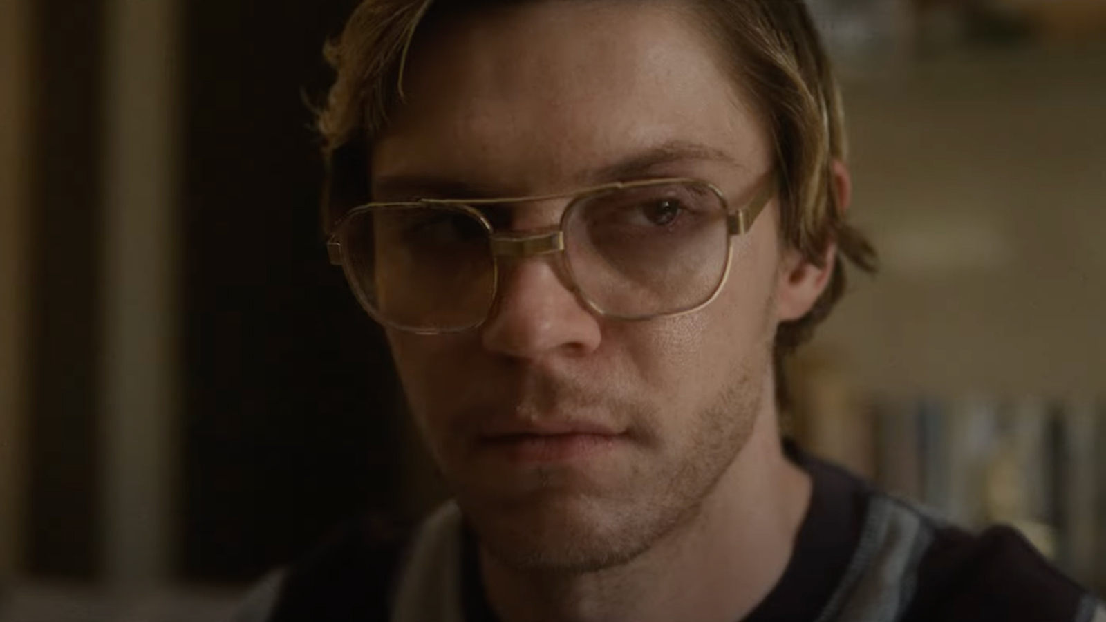 To play Jeffrey Dahmer Ryan Murphy says Evan Peters stayed in character  for months  British GQ