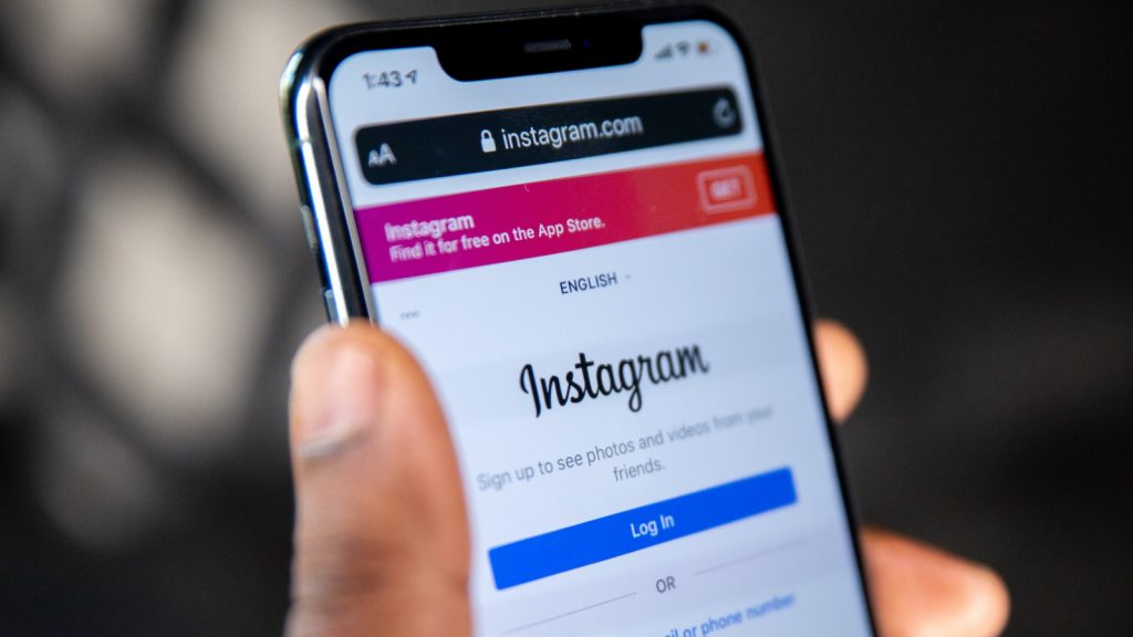 Страницата в Instagram се отвори на телефона