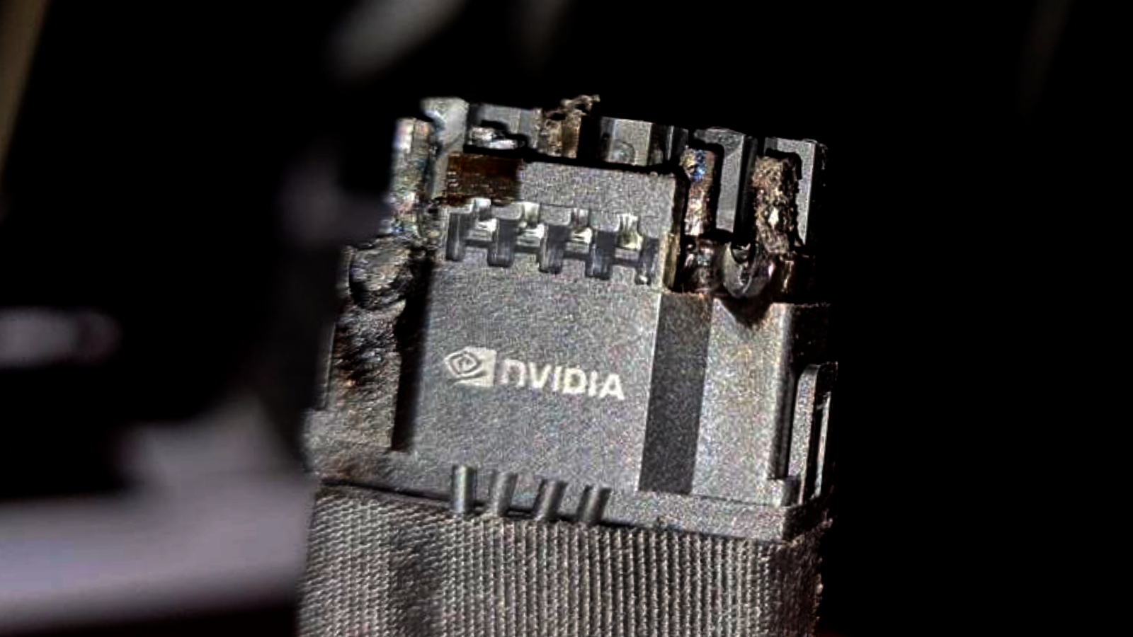 More information about the NVIDIA adapter from Igorslab : r/nvidia