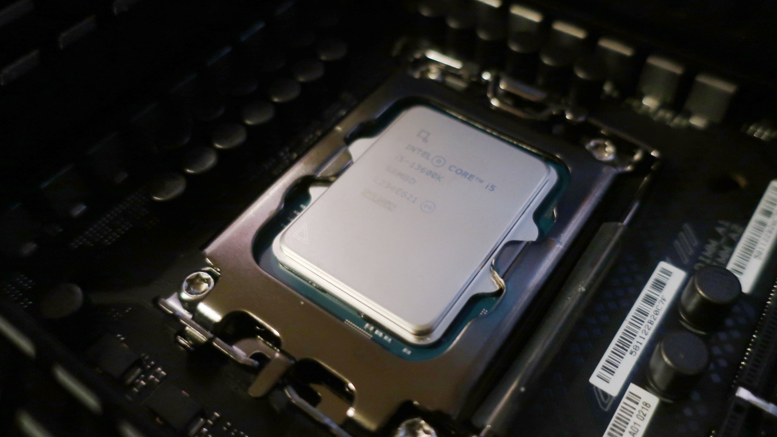 CPU-Intel-Core i5-14600KF 6P+8E Core/20 Threads 2.6 GHz (5.3 GHz