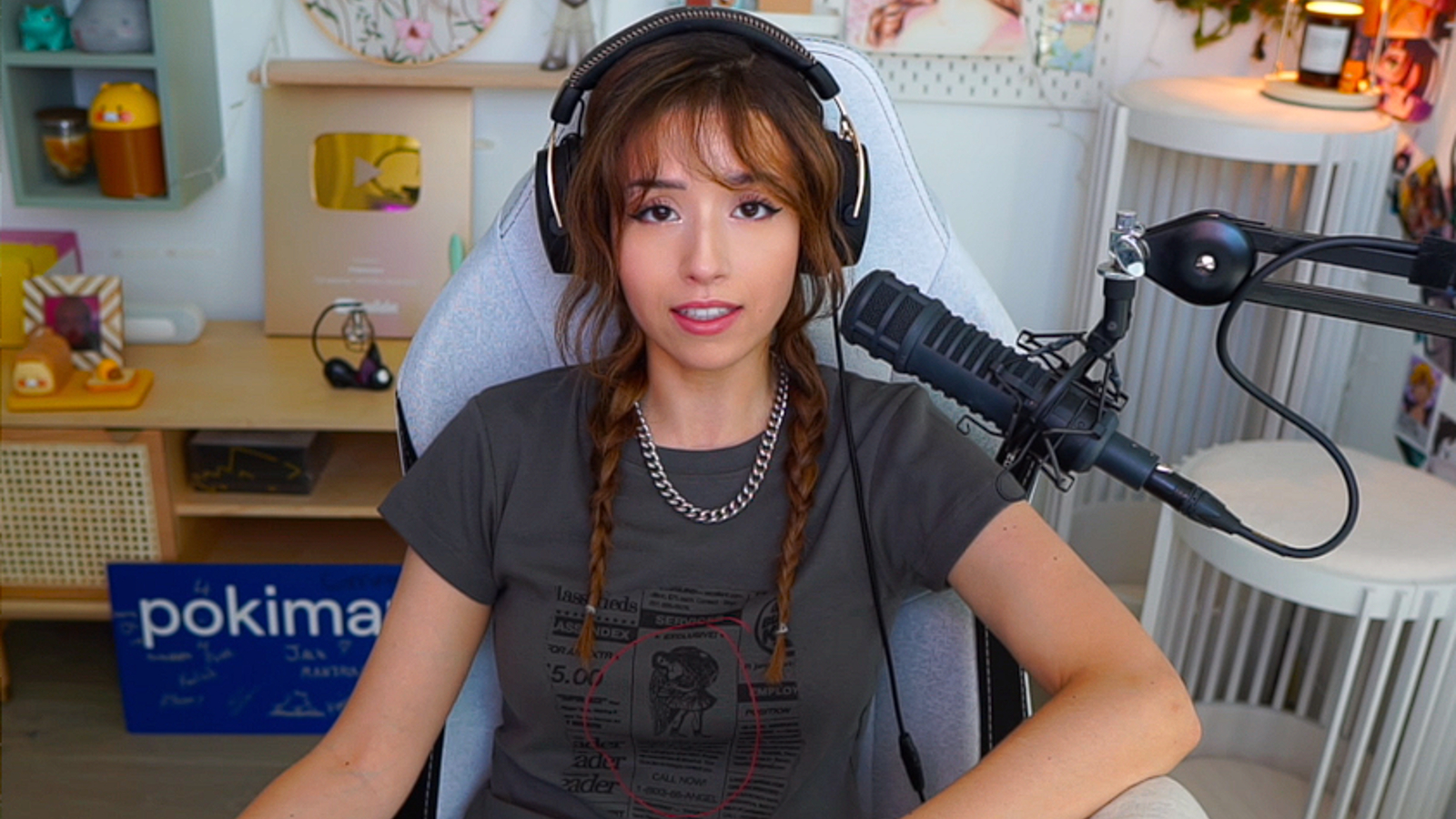 Pokimane Panics As Apple Watch Almost Leaks Her Address Live On Twitch Dexerto