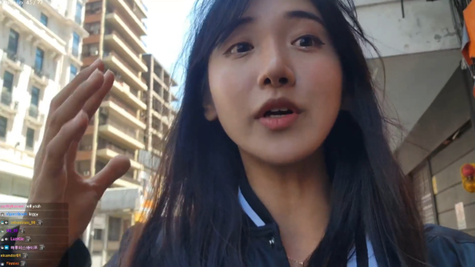 Twitch streamer Jinny chases after thief who stole her phone live on