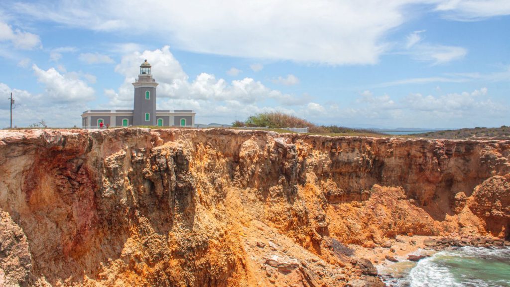 Edgar Garay dies after falling off cliff in Puerto Rico