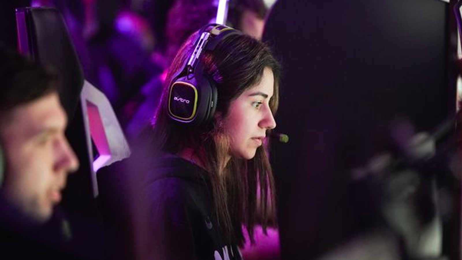 Female Apex Legends players hit out after only 2 women picked in NICKMERCS tournament – Egaxo