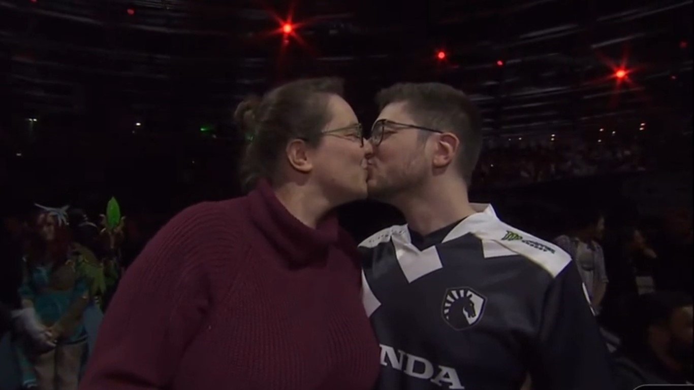 Dota 2 players get engaged at Berlin Major 2023 8 years after meeting in online match – Egaxo