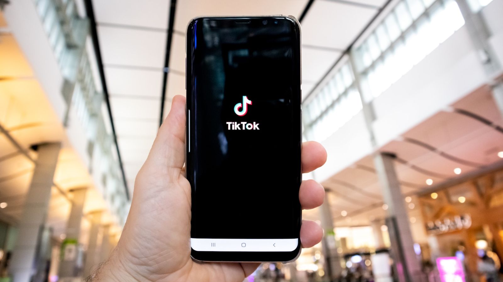 What does 'W' mean on TikTok? - Dexerto