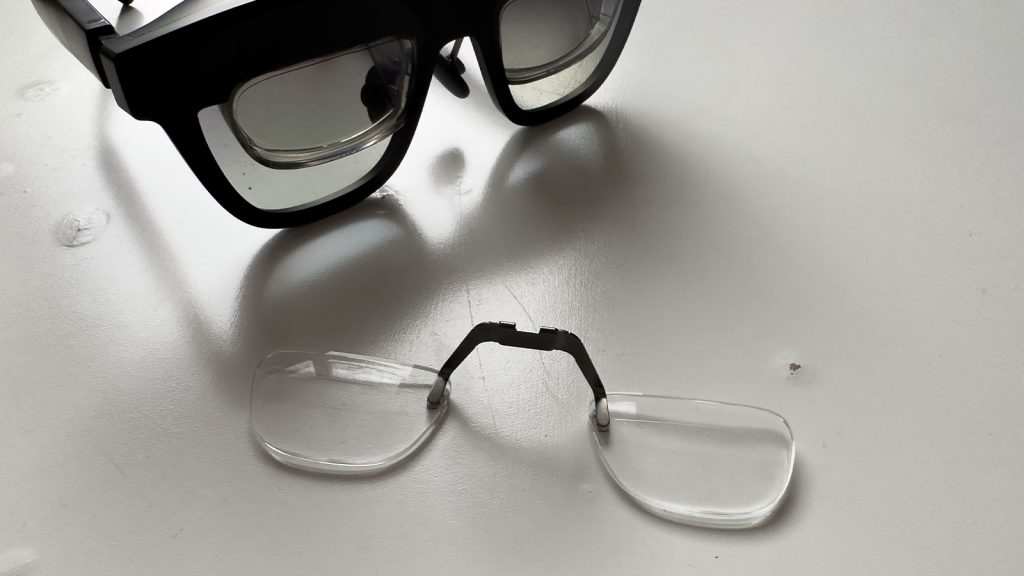 Допълнителни очила с нереалния въздух