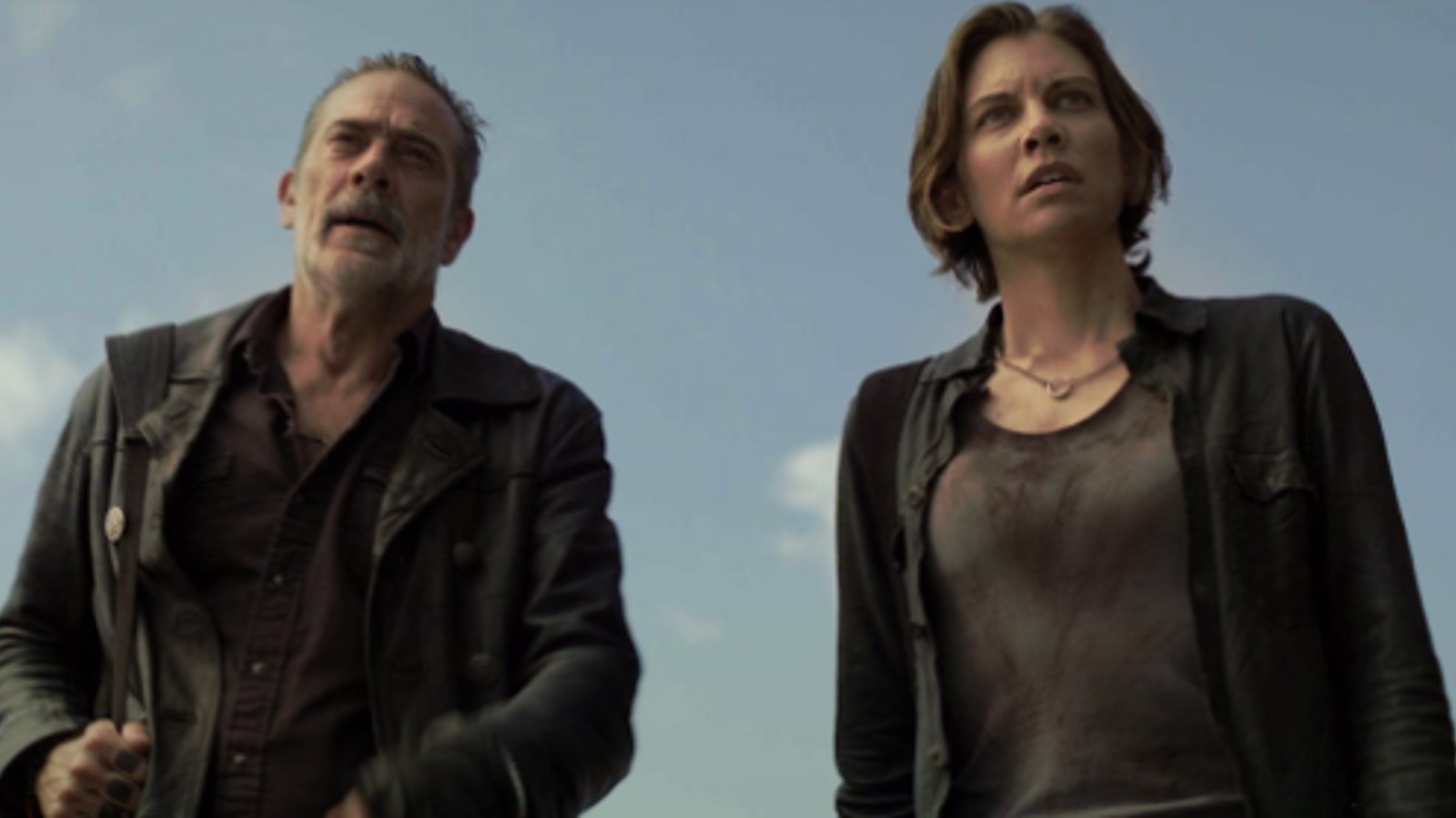 Maggie dan Negan berdiri berdampingan di The Walking Dead: Dead City