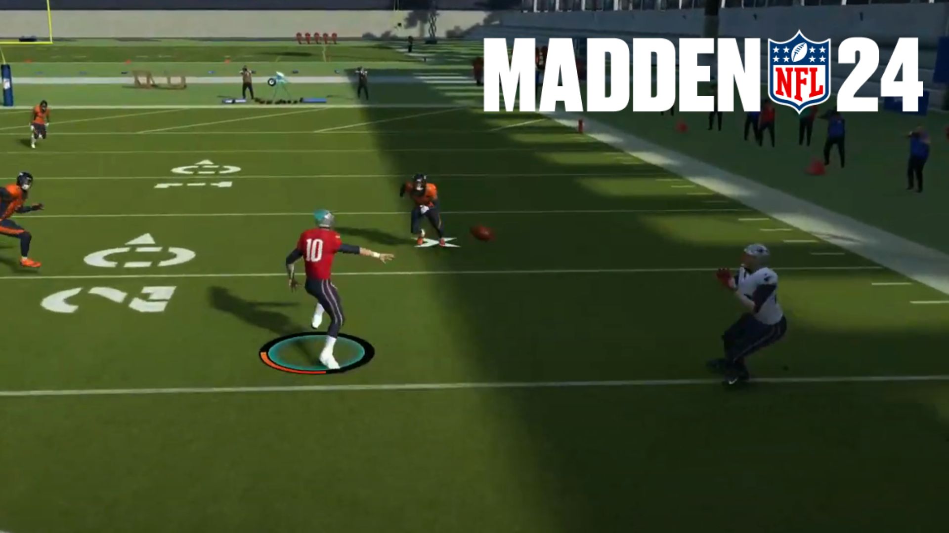 How to do a lateral pass in Madden 24 Controls explained Dexerto