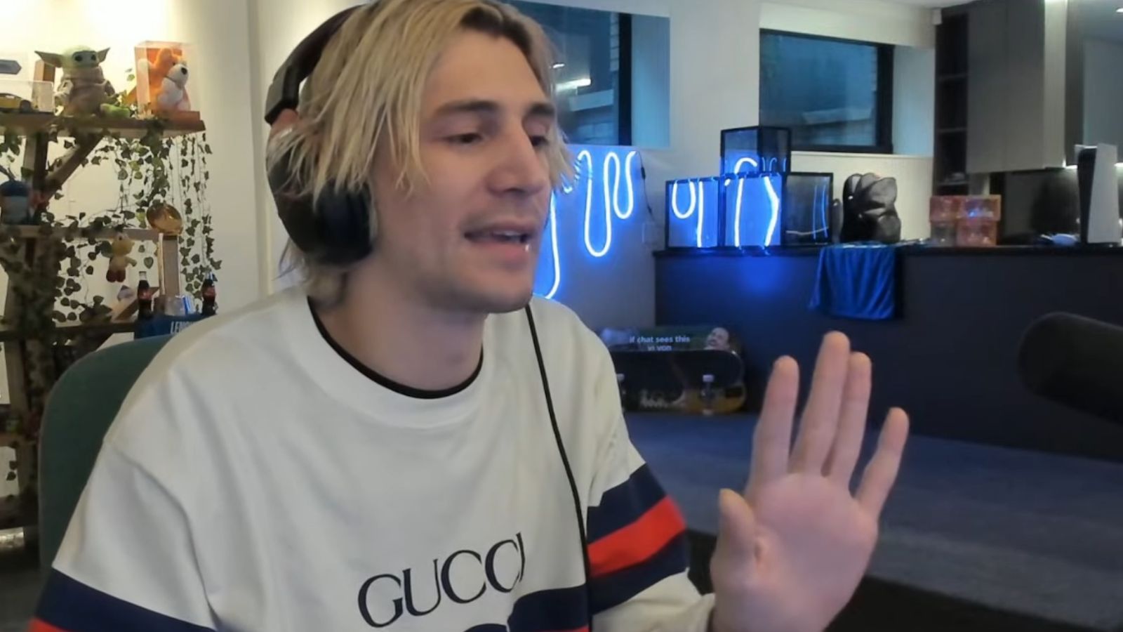 xQc “dragged out” of Montreal casino due to “clickbait” article - Dexerto