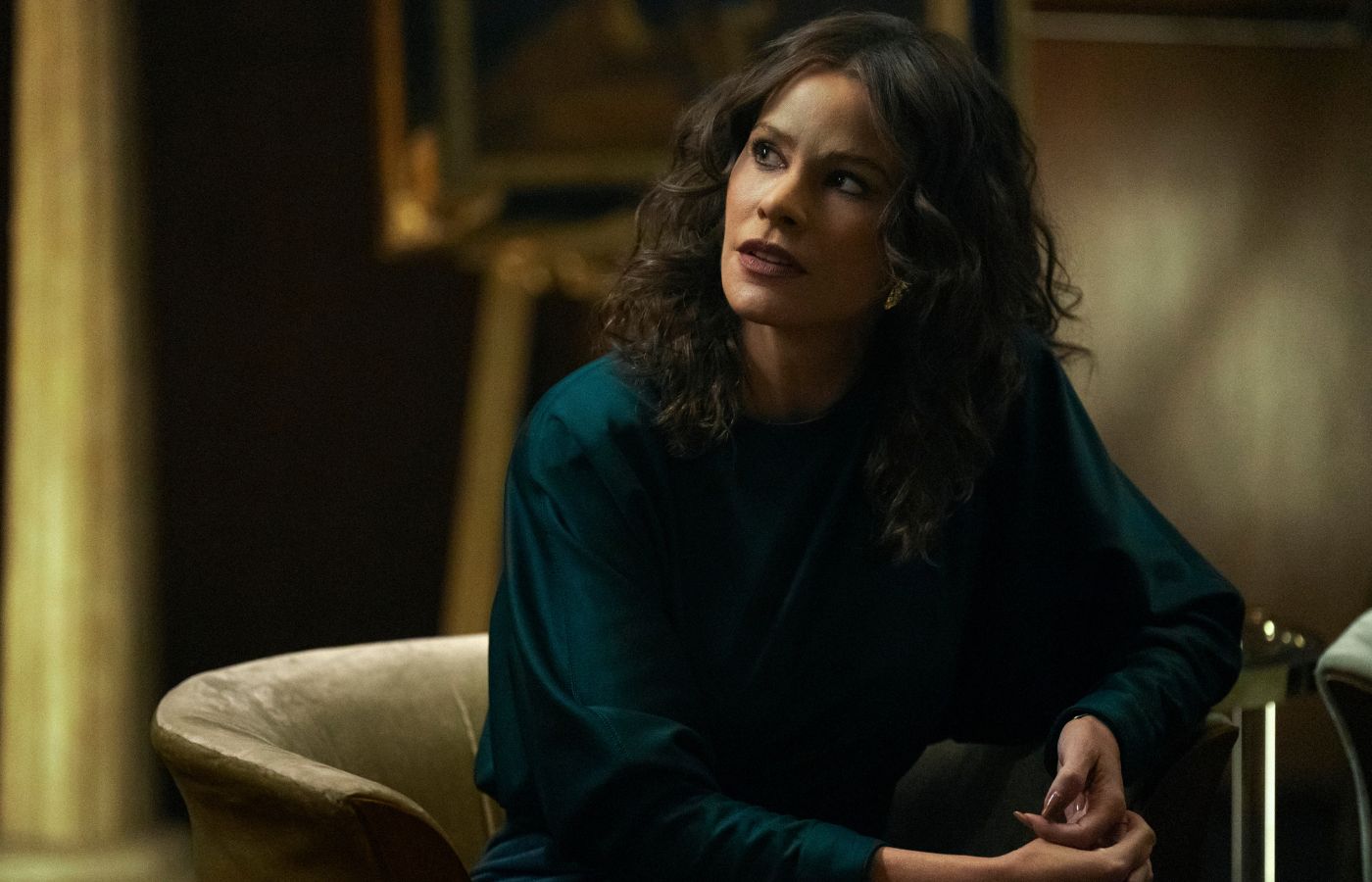 Связь нетфликс. Связь нетфликс. Доминатрикс сериал нетфликс. Смотреть ниа лонг очень страшное кино. Fatal affair 2020.