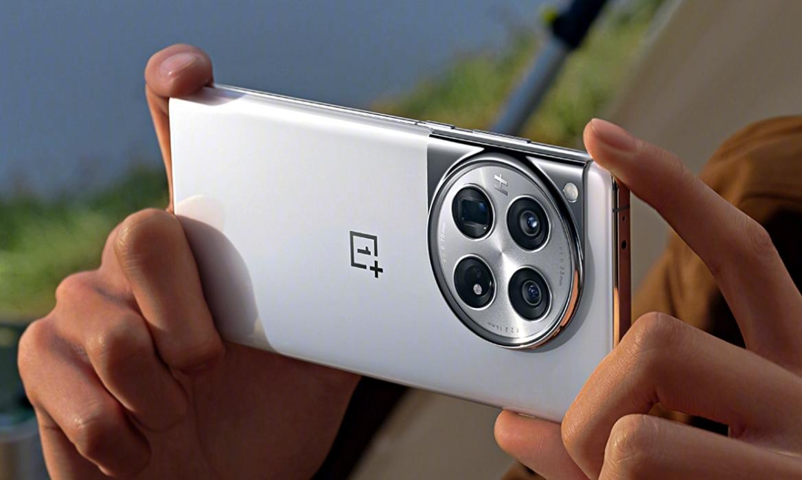 Слухи о OnePlus 13 утверждают, что устройство имеет обновленный дизайн и мощный процессор