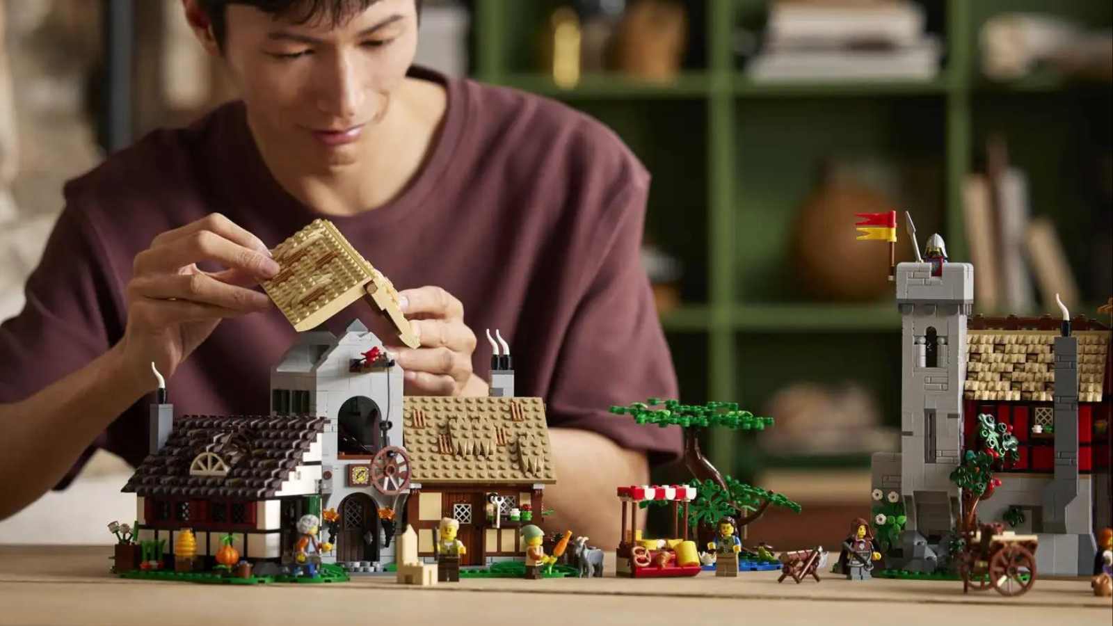 LEGO Icons Medieval Town Square выйдет в 2024 году