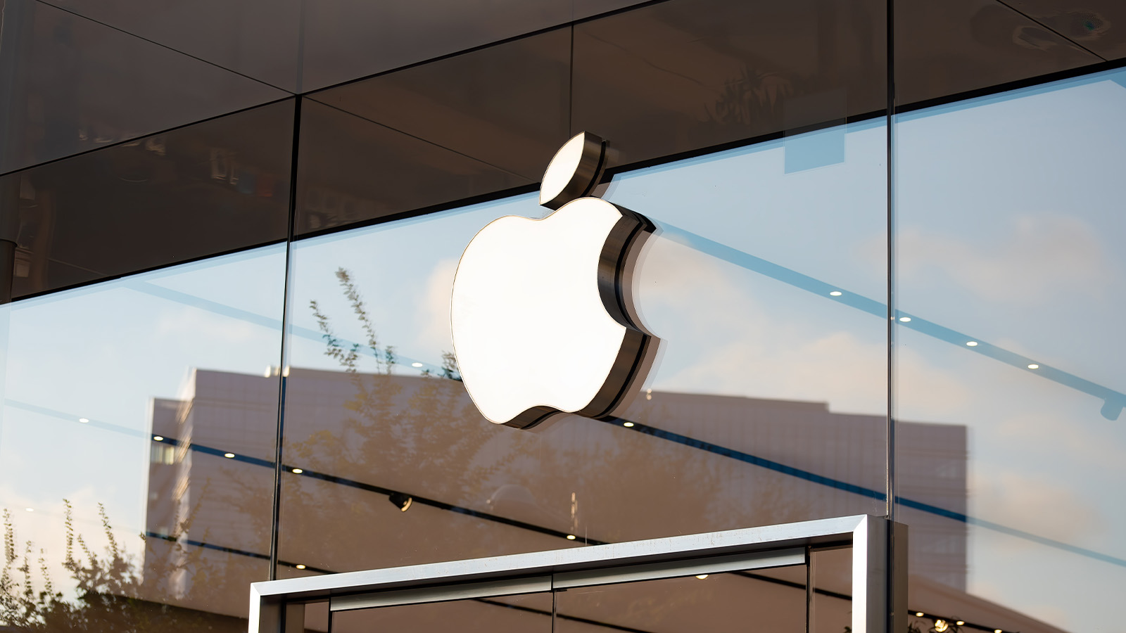 Apple предупреждает пользователей iPhone о «наемной шпионской атаке»