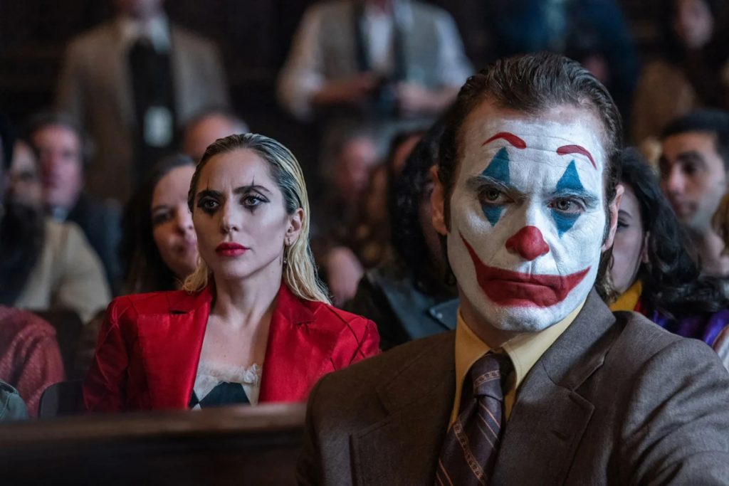 Joaquin Phoenix como Coringa e Lady Gaga como Arlequina em Coringa 2