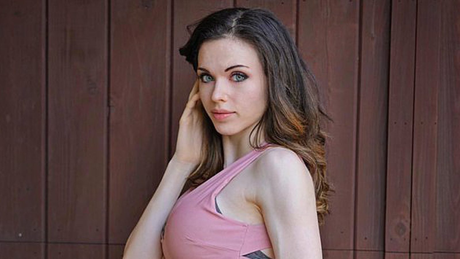 What is the meaning behind Amouranth's Twitch name? - Dot Esports